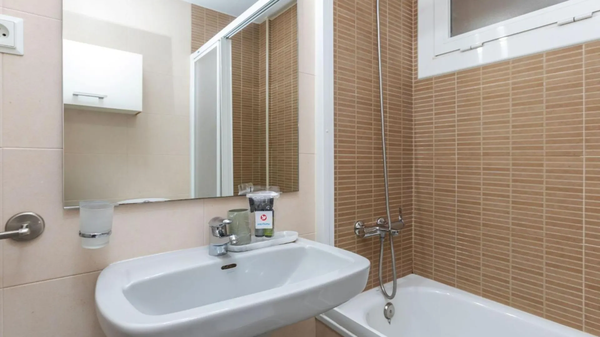 Apartment Eixample Esq Rocafort Diputacio By Interhome Barcelona España