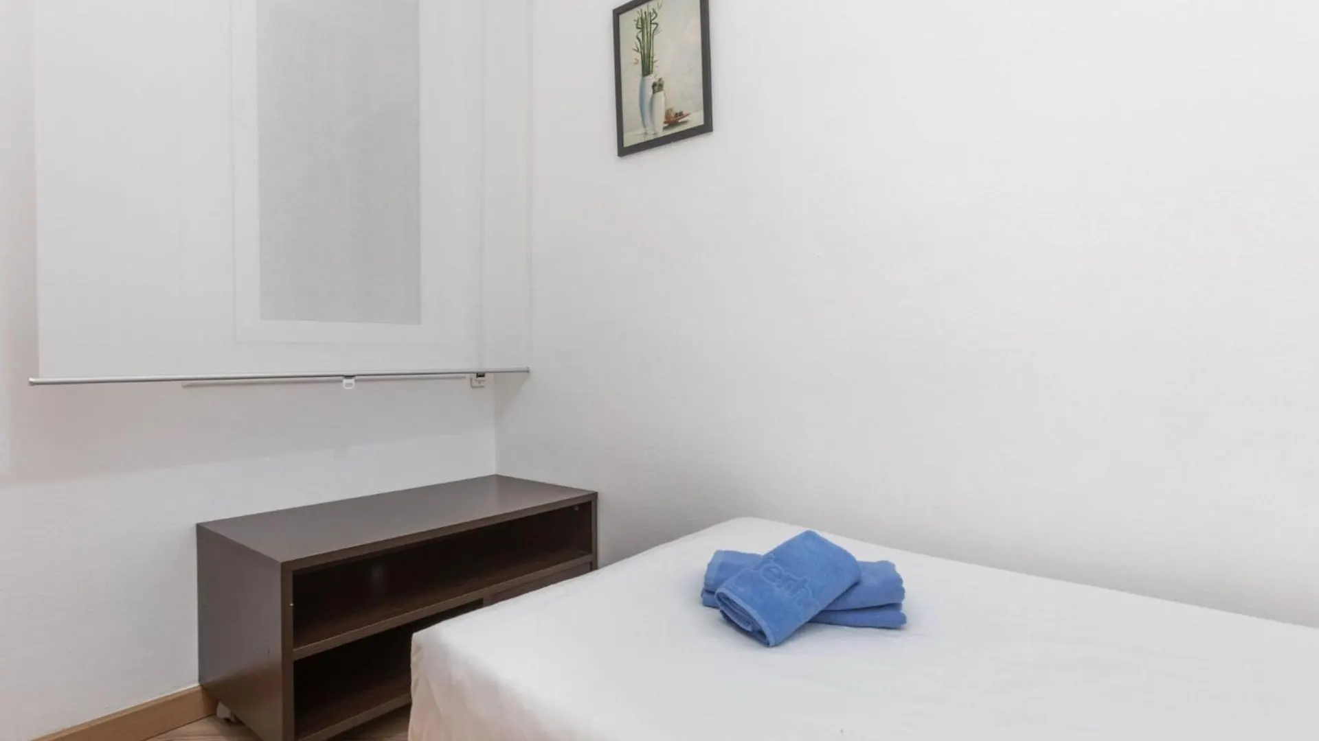 Apartment Eixample Esq Rocafort Diputacio By Interhome Barcelona