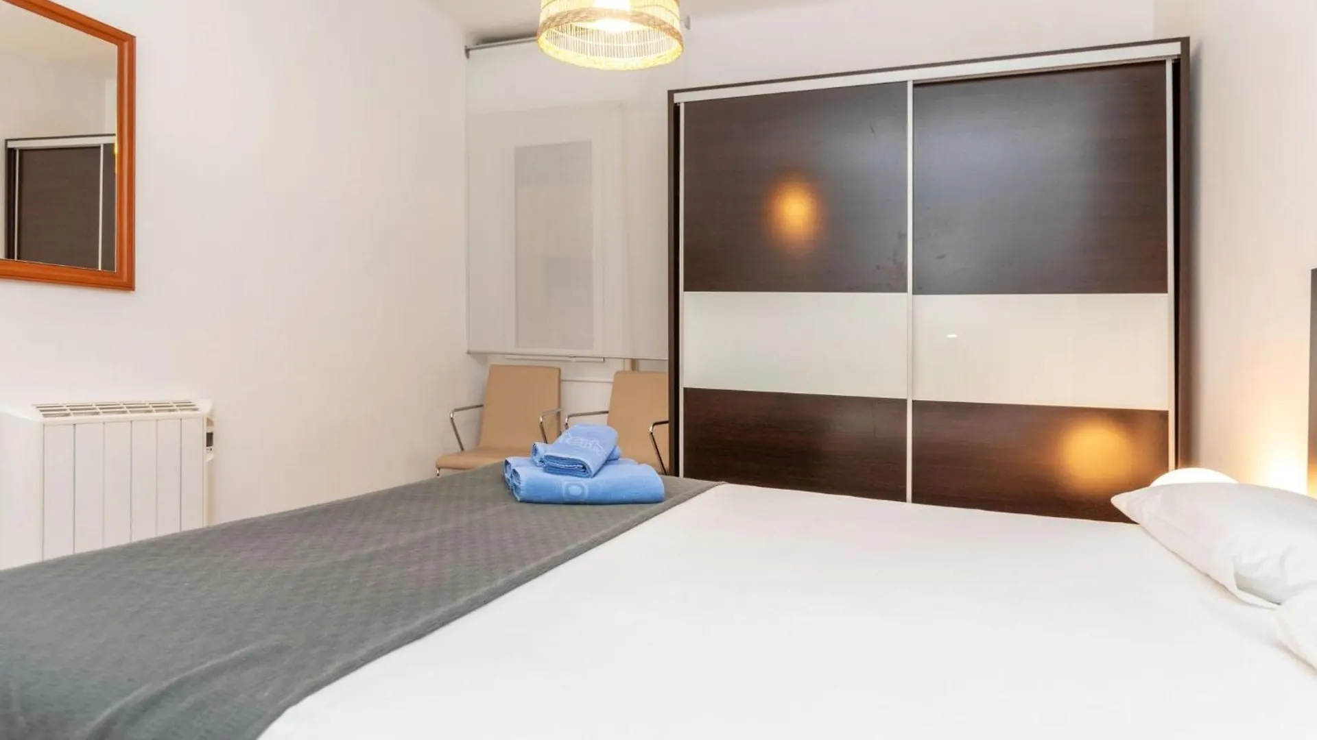 Apartment Eixample Esq Rocafort Diputacio By Interhome Barcelona