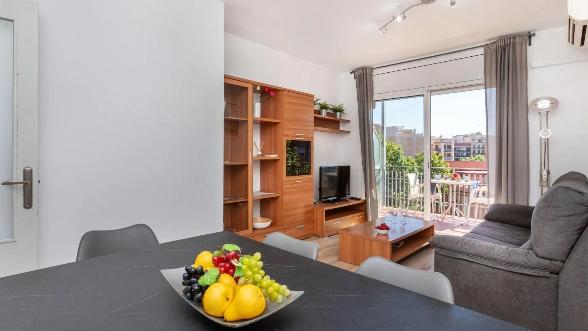 Apartment Eixample Esq Rocafort Diputacio By Interhome Barcelona España