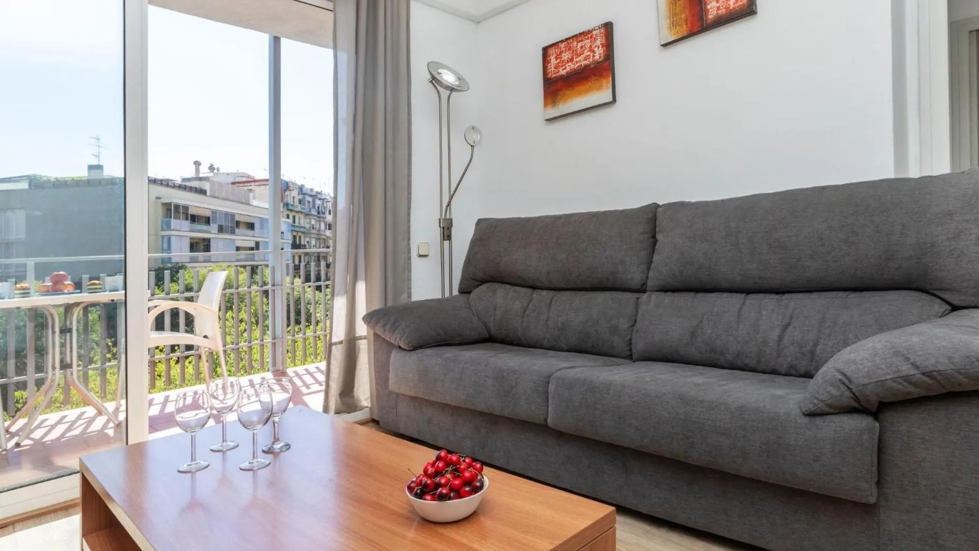 Apartment Eixample Esq Rocafort Diputacio By Interhome Barcelona