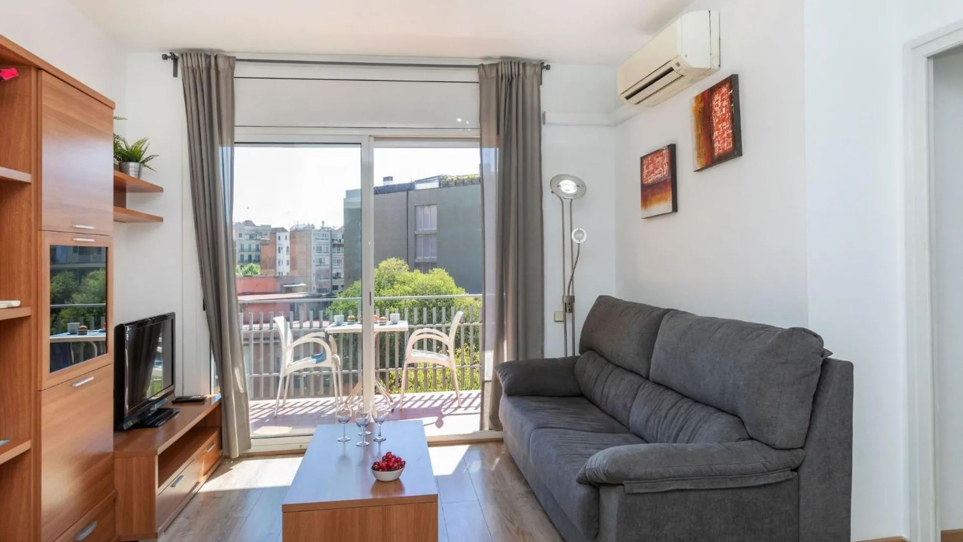 Apartment Eixample Esq Rocafort Diputacio By Interhome Barcelona