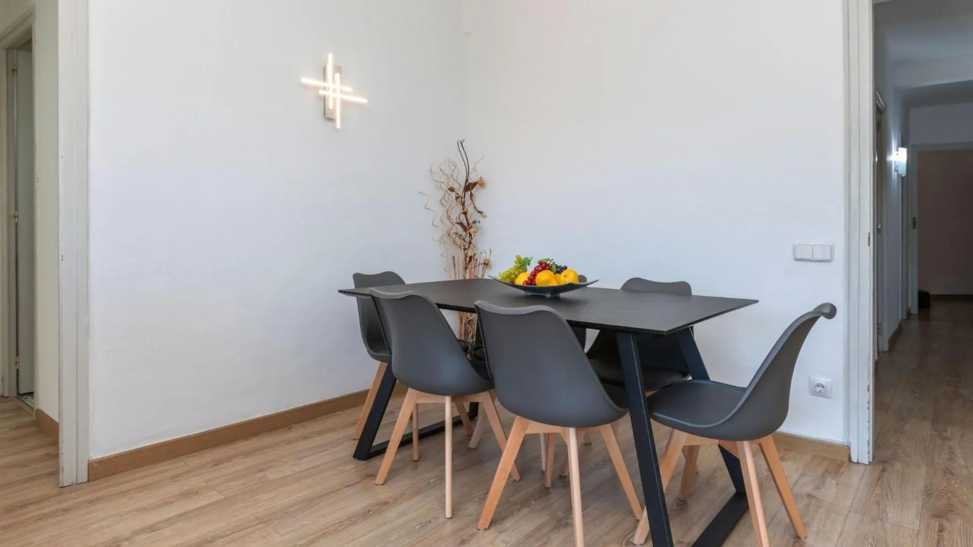 Apartment Eixample Esq Rocafort Diputacio By Interhome Barcelona 0*,  España